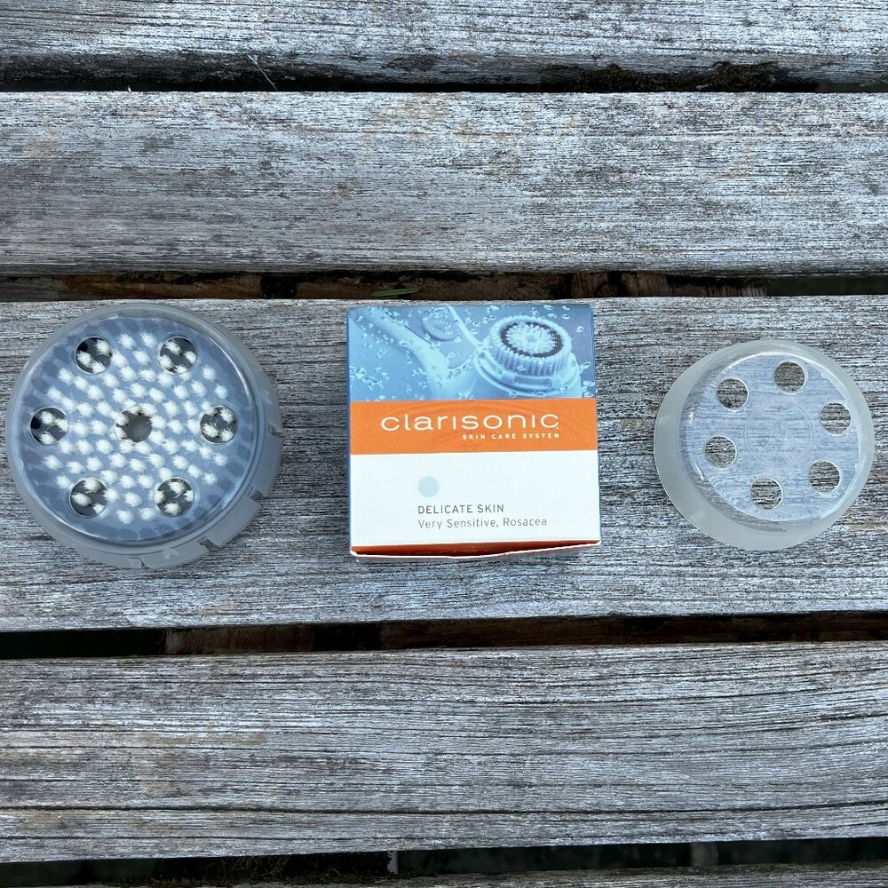 ✨Lot of 2 Clarisonic Replacement Brush Heads and 1 Extra Cap